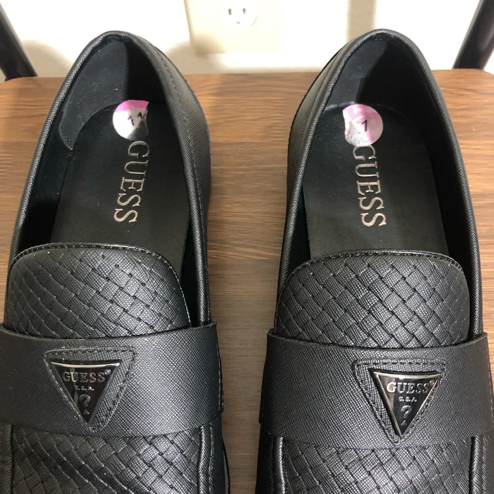 GUESS Men’s Workwear Slip On Size 11M Casual Black Loafer Dress Shoes Traveling